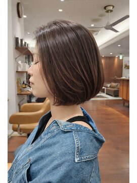 ビュートリアム 神戸(BEAUTRIUM) 大人上品艶ツヤ丸みワンレンワンカールボブ