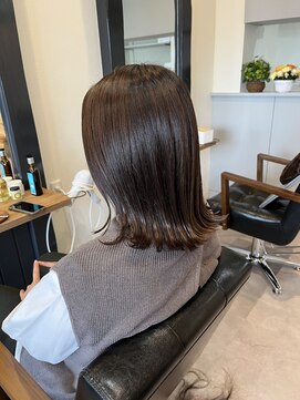 ジーニー(GeeNY) 切りっぱなし外ハネボブとベージュカラー