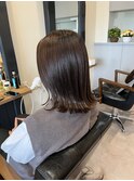 切りっぱなし外ハネボブとベージュカラー