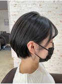 耳に掛けても掛けなくてもかわいいショートヘア