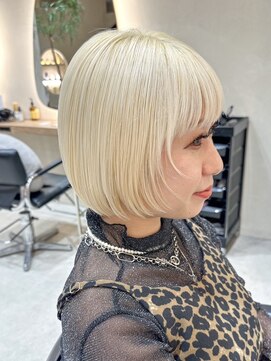 ヒビヲ(HIBIO) ショートボブ切りっぱなしミルクティーベージュカラー20代30代