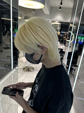 レディアル 渋谷(REDEAL) 抜きっぱなしブロンドハイトーンインナーレイヤーカットウルフ