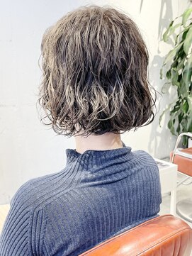 コンビネーション(combination) ボブパーマ　透明感ベージュカラー　スパイラルパーマ