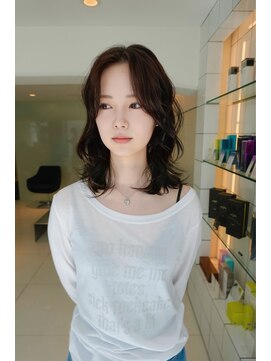 スノッブ(SNOB) ミディアムレイヤー　抜け感ヘア　暗髪カラー