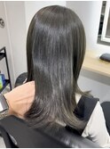 艶感たっぷりのオリーブグレー