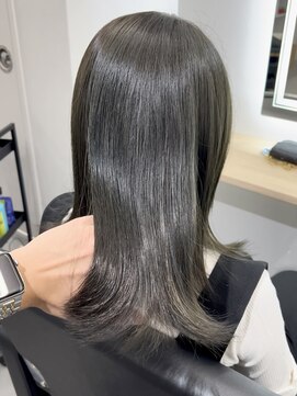 ソア 京都三条河原町(SOA) 艶感たっぷりのオリーブグレー