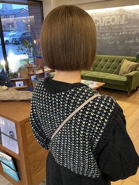 オリーブベージュ×ミニボブ