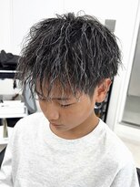 エラ(ELLA)&nbsp;ツイストパーマ×ホワイトメッシュ　キッズパーマ　キッズカット