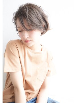 ヴィッカエコル (vicca 'ekolu) 《vicca 横山》大人可愛いアンニュイカール【表参道,原宿】