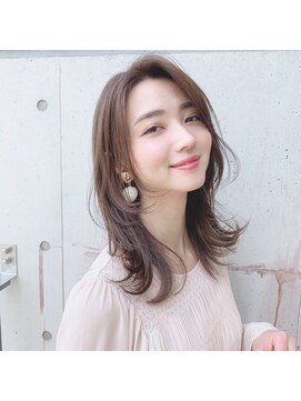 リコバイアフロート(riko by afloat) トレンド可愛いことりベージュ外はねくびれレイヤー[立野克弥]