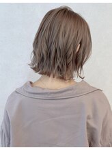 フランチェスカドットボブ(francesca.bob) ミルクティーグレージュ×切りっぱなしボブ ＠francesca._madoka