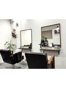 2席だけのプライベートサロンでマンツーマン施術。人目を気にせずリラックスしながらくつろげるのが◎