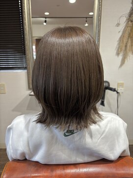 ヘアメイク アンフィ(amphi) アッシュベージュ