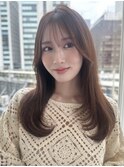 レイヤーカットくびれヘアぱっつん前髪マロンベージュ