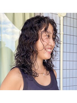 ブルーヘンビレッジ(bluhen village) ミディアムスパイラルパーマ