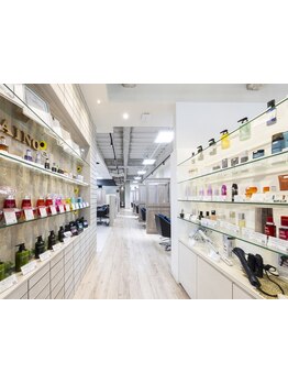 お客様の髪質に合わせたお手入れ方法を丁寧にアドバイス♪ホームケア商品など多数取扱っております◎