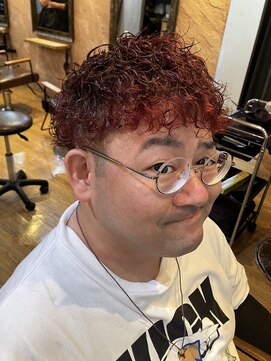 ディアス(DIAS) メンズパーマ！周りと差がつく強めカール×赤系カラー
