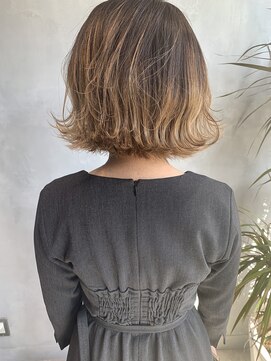 キチ(kichi.) [kichi.] バレイヤージュ×切りっぱなしボブ