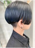 刈り上げショート、ネイビーカラー、グラデーション、前下がり