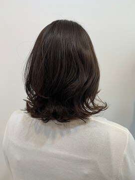 アドラーブル 女池店(adorable) 【adorable】大人かわいい☆暗髪×無造作カールの外ハネスタイル