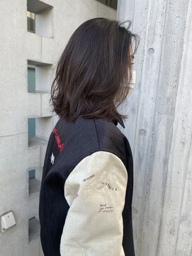 リバレッジ 白金(Leverage) 切りっぱなしミディアムロブヘア