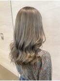 オリーブベージュ