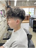 パーマ職人Ryuフェードスペインカールに金メッシュ