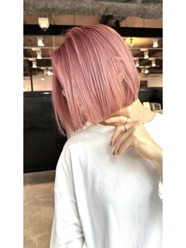 ビビッド(vivid) 切りっぱなしボブハイトーンコーラルピンク