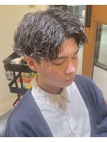 フリーク バーバーショップ 都島店(FREAK BARBER SHOP) 黒髪ツーブロックセンターパート波巻きスパイラルパーマ