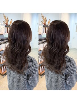 シー.(SHE.) オリーブブラウン×ロングスタイル