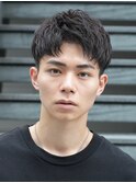 ビジネスマンにも人気のアップバングショートスタイル