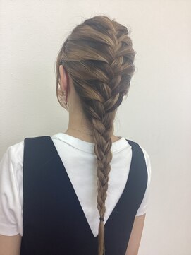 グラーフ(gra:f) ハイライト＋編み込み