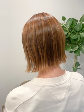 ミニボブ/外はね/ベージュカラー