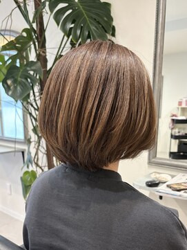 ガーベラ(gerbera) ショートボブ/寒色ベージュ