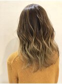 【essence】グラデーションハイライト×ミルクティーベージュ