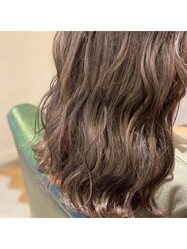 カーム(calm) グレージュ