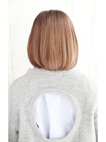 シュシュット(chouchoute)&nbsp;大人かわいいこなれ美髪ミディホワイトグレージュネビージュ/057