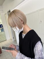 ヘッズ 市川(HEADS ex) 外ハネボブセクションカラーペールベージュグラデーションカラー