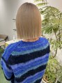 ヘルム(Helm) ホワイトベージュ×切りっぱなしボブ