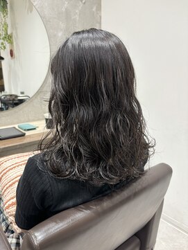 トマト(TOMTO) 【RYOHEI】ミディアムコテ巻き風パーマ_黒髪パーマ_無造作パーマ