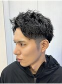 メンズショートツイストスパイラルパーマツーブロック爽やか黒髪