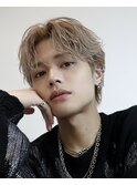メンズヘアセンターパートグレージュカラー