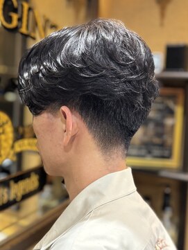 ヒロギンザバーバーショップ 大宮店(HIRO GINZA BARBER SHOP) センターパートフェザーパーマ/大宮/メンズカット