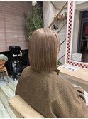 ミルクティー×ぱつっとボブ