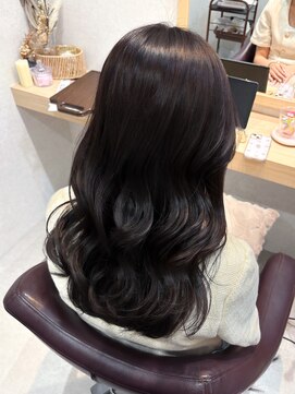 地毛っぽさを残しつつ、さりげなく垢抜けるブラウンカラー◎