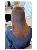 明るめカラーにも最適！艶ストレート