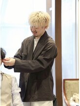 【下田 朋哉】20代社会人が選ぶ「仕事で評価され、街で目を引く」二刀流