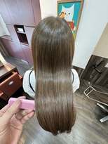 セレスト 福岡天神店(CELESTE)&nbsp;【甲斐】白髪を隠すのではなく、なじませて楽しむモカベージュ