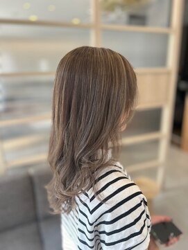 リル バイ フレイムス 川口(Lilou by Frames) 年齢問わず人気!ハイライト