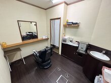 アムリヘアー(AMURI hair)の雰囲気(広々とした店内以外に、個室のご用意があります!)